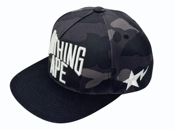 新品未使用 A BATHING APE アベイシングエイプ RSVP 2015年 コラボ BAPE キャップ 帽子 カモ柄 ホワイト ブラック 中古 4b005638