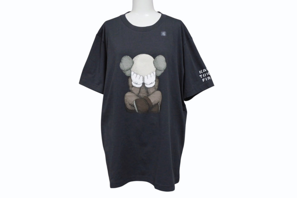 New and unused UNIQLO KAWS Graphic T-shirt 446311 Cotton Dark Gray Size XL Used 4b005649