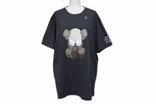 画像をギャラリービューアに読み込む, 新品未使用 UNIQLO KAWS ユニクロ カウズ グラフィックＴシャツ 446311 コットン ダークグレイ サイズXL 中古 4b005649