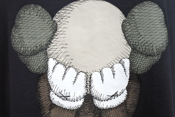 新品未使用 UNIQLO KAWS ユニクロ カウズ グラフィックＴシャツ 446311 コットン ダークグレイ サイズXL 中古 4b005649
