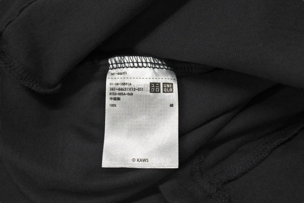 新品未使用 UNIQLO KAWS ユニクロ カウズ グラフィックＴシャツ 446311 コットン ダークグレイ サイズXL 中古 4b005649