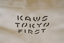 画像をギャラリービューアに読み込む, 新品未使用 UNIQLO KAWS ユニクロ カウズ KAWS TOKYO FIRST トートバッグ キャンバス オフホワイト 総柄 中古 4b005653