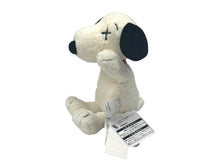 画像をギャラリービューアに読み込む, 新品未使用 UNIQLO ユニクロ x KAWS カウズ x PEANUTS ピーナッツ スヌーピー ぬいぐるみ 7H114A サイズS ホワイト 中古 4b005655