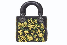 Load image into Gallery viewer, 新品未使用 Christian Dior クリスチャンディオール Lady Dior レディディオール スモール 2WAYバッグ 刺繍 サテン ブラック イエロー 中古 4b005678