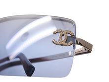 Load image into Gallery viewer, 極美品 CHANEL シャネル リムレス サングラス ココマーク 4104B イタリア製 メタル ブルー サイズ62□15 120 中古 4b005680