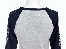 Load image into Gallery viewer, CHROME HEARTS クロムハーツ ラグラン長袖Tシャツ ONE SIZE ブラック グレー ダガー スクロールラベルロゴ アームロゴ 美品 中古 4b005687