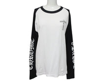 Load image into Gallery viewer, 極美品 CHROME HEARTS クロムハーツ ラグラン長袖Tシャツ サイズM 氷室京介コラボ Higher Than Heaven ブラック ホワイト 中古 4b005688
