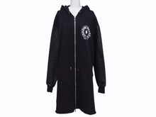 画像をギャラリービューアに読み込む, CHROME HEARTS × Bella Hadid クロムハーツ ベラハディッド イニシャルパッチロゴ ダガージップ レザー切り替えロング丈パーカー ブラック サイズXS 美品 中古 4b005693