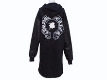 画像をギャラリービューアに読み込む, CHROME HEARTS × Bella Hadid クロムハーツ ベラハディッド イニシャルパッチロゴ ダガージップ レザー切り替えロング丈パーカー ブラック サイズXS 美品 中古 4b005693