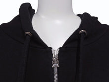 画像をギャラリービューアに読み込む, CHROME HEARTS × Bella Hadid クロムハーツ ベラハディッド イニシャルパッチロゴ ダガージップ レザー切り替えロング丈パーカー ブラック サイズXS 美品 中古 4b005693