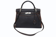 Load image into Gallery viewer, 極美品 SPO オーダー エルメス ケリー32 内縫い 読売ジャイアンツ ブラック オレンジ □P刻印 マットシルバー金具 ハンドバッグ 2WAY 中古 4b005709