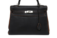 Load image into Gallery viewer, 極美品 SPO オーダー エルメス ケリー32 内縫い 読売ジャイアンツ ブラック オレンジ □P刻印 マットシルバー金具 ハンドバッグ 2WAY 中古 4b005709