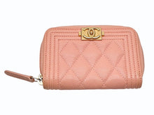 Load image into Gallery viewer, CHANEL シャネル BOY CHANEL ボーイシャネル コインケース A80602 27番台 ココマーク キャビアスキン サーモンピンク 美品 中古 4b005719