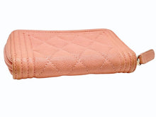 Load image into Gallery viewer, CHANEL シャネル BOY CHANEL ボーイシャネル コインケース A80602 27番台 ココマーク キャビアスキン サーモンピンク 美品 中古 4b005719
