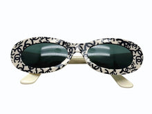 Load image into Gallery viewer, CHANEL シャネル オーバルサングラス アイウェア 18316 C0200 アイボリー ブラック ココマーク 総柄 美品 中古 4b005720