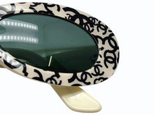 Load image into Gallery viewer, CHANEL シャネル オーバルサングラス アイウェア 18316 C0200 アイボリー ブラック ココマーク 総柄 美品 中古 4b005720