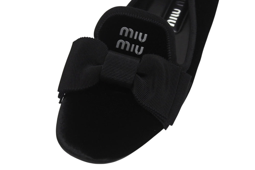 極美品 MIUMIU ミュウミュウ 24FW フラットパンプス 5S088E サイズ37 ベルベット レザー ラバー ブラック ロゴプレート 中古 4b005735