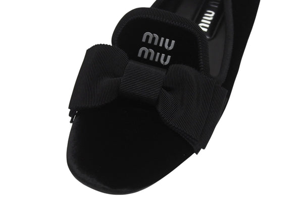 極美品 MIUMIU ミュウミュウ 24FW フラットパンプス 5S088E サイズ37 ベルベット レザー ラバー ブラック ロゴプレート 中古 4b005735
