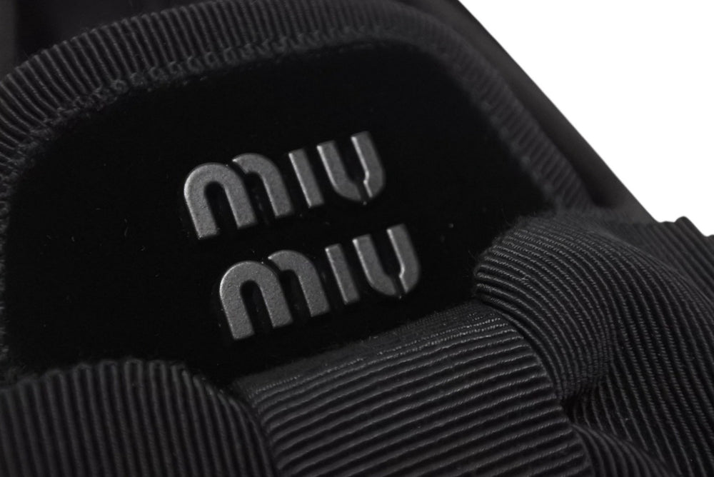 極美品 MIUMIU ミュウミュウ 24FW フラットパンプス 5S088E サイズ37 ベルベット レザー ラバー ブラック ロゴプレート 中古 4b005735