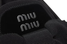 Load image into Gallery viewer, 極美品 MIUMIU ミュウミュウ 24FW フラットパンプス 5S088E サイズ37 ベルベット レザー ラバー ブラック ロゴプレート 中古 4b005735