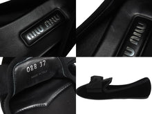 Load image into Gallery viewer, 極美品 MIUMIU ミュウミュウ 24FW フラットパンプス 5S088E サイズ37 ベルベット レザー ラバー ブラック ロゴプレート 中古 4b005735