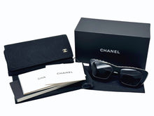 Load image into Gallery viewer, 新品未使用 CHANEL シャネル バタフライ シェイプ サングラス 5540-A アセテート メタル ブラック ゴールド金具 サイズ54□17 中古