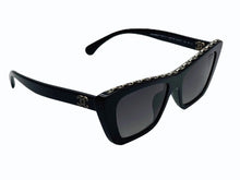 Load image into Gallery viewer, 新品未使用 CHANEL シャネル バタフライ シェイプ サングラス 5540-A アセテート メタル ブラック ゴールド金具 サイズ54□17 中古