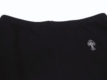Load image into Gallery viewer, 極美品 CHROME HEARTS クロムハーツ ショーツ ショートパンツ サイズS ブラック ホワイト CHクロス ロゴ刺繍 中古 4b005763