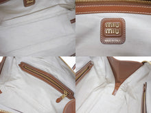 Load image into Gallery viewer, 極美品 MIUMIU ミュウミュウ トップハンドルバッグ ナチュラル 5BB163 イタリア製 キャンバス レザー ロゴ ベージュ 中古 4c005786