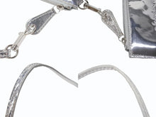 Load image into Gallery viewer, 極美品 LOUIS VUITTON ルイヴィトン ポシェット プラット ハンドバッグ M95277 モノグラム ミロワール シルバー シルバー金具 中古 4b005835