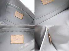 Load image into Gallery viewer, 極美品 LOUIS VUITTON ルイヴィトン ポシェット プラット ハンドバッグ M95277 モノグラム ミロワール シルバー シルバー金具 中古 4b005835