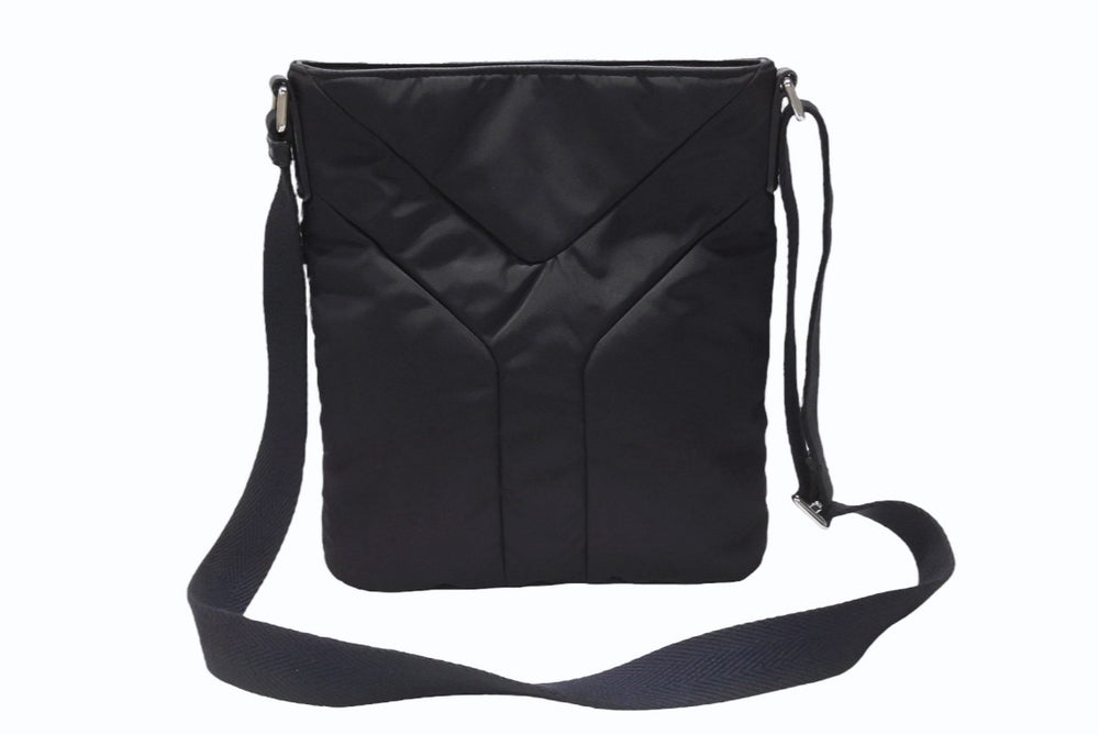 極美品 YVES SAINT LAURENT イヴサンローラン ナイロン ショルダーバッグ ブラック ブラック ネイビー 273674.213317 シルバー金具 中古 4b005839