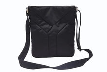 画像をギャラリービューアに読み込む, 極美品 YVES SAINT LAURENT イヴサンローラン ナイロン ショルダーバッグ ブラック ブラック ネイビー 273674.213317 シルバー金具 中古 4b005839