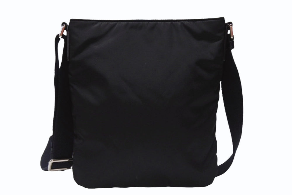 極美品 YVES SAINT LAURENT イヴサンローラン ナイロン ショルダーバッグ ブラック ブラック ネイビー 273674.213317 シルバー金具 中古 4b005839