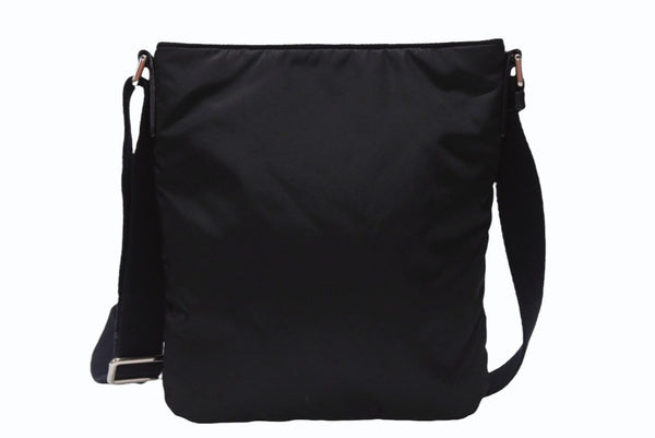 極美品 YVES SAINT LAURENT イヴサンローラン ナイロン ショルダーバッグ ブラック ブラック ネイビー 273674.213317 シルバー金具 中古 4b005839