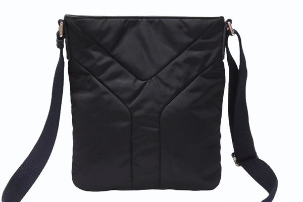 極美品 YVES SAINT LAURENT イヴサンローラン ナイロン ショルダーバッグ ブラック ブラック ネイビー 273674.213317 シルバー金具 中古 4b005839