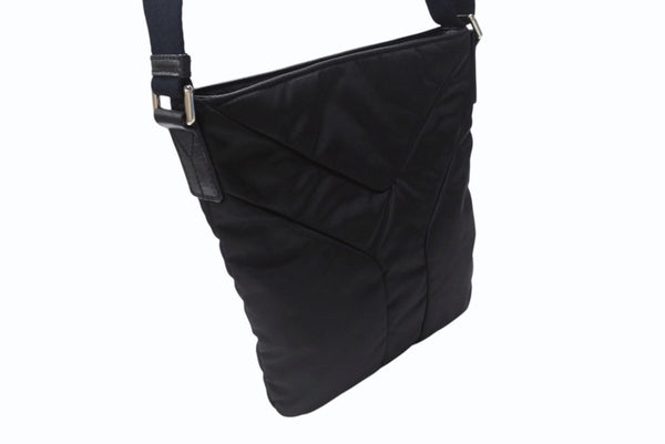 極美品 YVES SAINT LAURENT イヴサンローラン ナイロン ショルダーバッグ ブラック ブラック ネイビー 273674.213317 シルバー金具 中古 4b005839