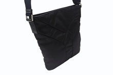 画像をギャラリービューアに読み込む, 極美品 YVES SAINT LAURENT イヴサンローラン ナイロン ショルダーバッグ ブラック ブラック ネイビー 273674.213317 シルバー金具 中古 4b005839