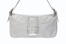 画像をギャラリービューアに読み込む, FENDI フェンディ ズッキーノ柄 マンマバケット グリッター ワンショルダーバッグ 8BR003 キャンバス シルバー シルバー金具 美品 中古 4b005843