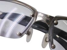 Load image into Gallery viewer, CHANEL シャネル サングラス アイウェア 4008 c.123/77 サイズ67◻︎14 115 ココマーク ブルー グレー シルバー 美品 中古 4b005857