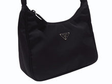 画像をギャラリービューアに読み込む, 極美品 PRADA プラダ ホーボー ワンショルダーバッグ MV515 トライアングルロゴ 三角ロゴプレート ナイロン ブラック 中古 4b005866