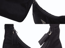 画像をギャラリービューアに読み込む, 極美品 PRADA プラダ ホーボー ワンショルダーバッグ MV515 トライアングルロゴ 三角ロゴプレート ナイロン ブラック 中古 4b005866