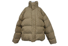 画像をギャラリービューアに読み込む, 極美品 BALENCIAGA × GUCCI バレンシアガ グッチ 22AW ハッカー プロジェクト BB柄 パファー ダウンジャケット YZERR私物 ベージュ サイズ46 681885 中古 4b005880