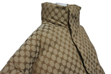 画像をギャラリービューアに読み込む, 極美品 BALENCIAGA × GUCCI バレンシアガ グッチ 22AW ハッカー プロジェクト BB柄 パファー ダウンジャケット YZERR私物 ベージュ サイズ46 681885 中古 4b005880