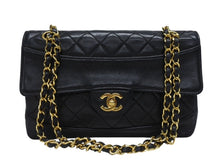 Load image into Gallery viewer, CHANEL シャネル マトラッセ25 Sフラップ Wチェーンショルダーバッグ 1番台 ココマーク ラムスキン ブラック ポーチ付き 美品 中古 4b005914