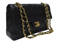 Load image into Gallery viewer, CHANEL シャネル マトラッセ25 Sフラップ Wチェーンショルダーバッグ 1番台 ココマーク ラムスキン ブラック ポーチ付き 美品 中古 4b005914