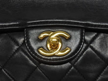 Load image into Gallery viewer, CHANEL シャネル マトラッセ25 Sフラップ Wチェーンショルダーバッグ 1番台 ココマーク ラムスキン ブラック ポーチ付き 美品 中古 4b005914