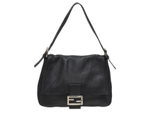 Load image into Gallery viewer, 極美品 FENDI フェンディ ワンショルダーバッグ ズッカロゴ マンマバケット ラムスキン ブラック シルバー金具 中古 4b005917
