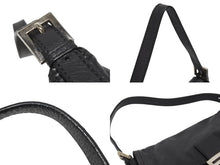 Load image into Gallery viewer, 極美品 FENDI フェンディ ワンショルダーバッグ ズッカロゴ マンマバケット ラムスキン ブラック シルバー金具 中古 4b005917