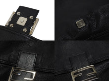 Load image into Gallery viewer, 極美品 FENDI フェンディ ワンショルダーバッグ ズッカロゴ マンマバケット ラムスキン ブラック シルバー金具 中古 4b005917